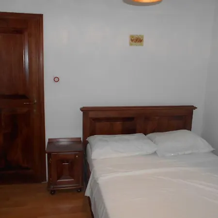 Nikoletta *
